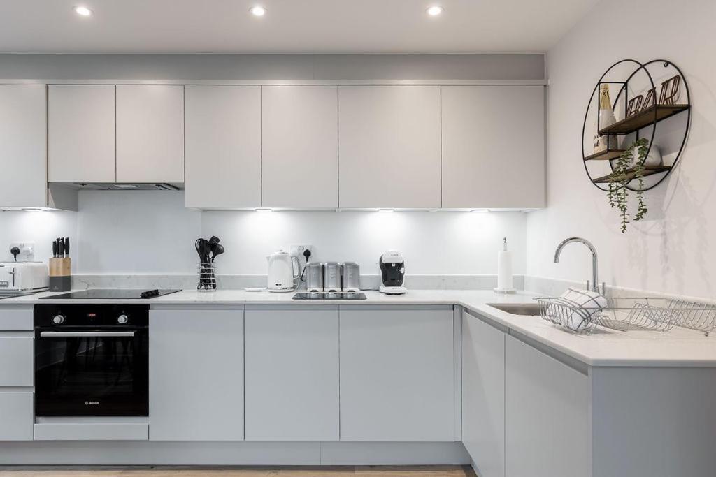 Stylish Town Centre Apartment, W Parking, Nr Beach Bournemouth Exterior foto